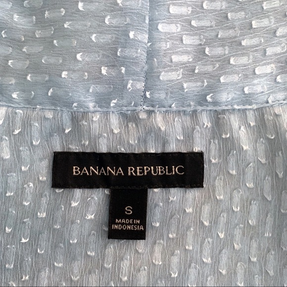 SOLD Banana Republic Blouse. - Picture 7 of 8
